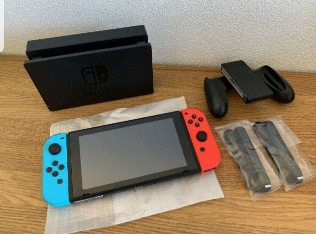 Nintendo Switch  With One Game Pad Selling at A Low Price Interested Buyers Should Kindly Text on My Cellphone Number 470and634and2352.