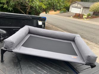 Large Dog Pet Bed Cot Outdoor or Indoor Collapsible Like New 32” by 21” Like New