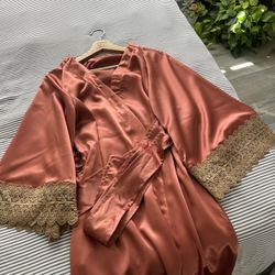 Satin robe 