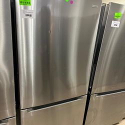 Vissani MDBF18SS 18.7 cu. ft. Bottom Freezer Refrigerator MU7