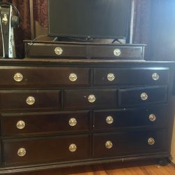 nice brown dresser 