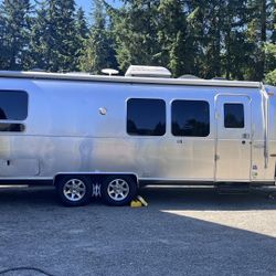 2015 Air Stream EXCELLENT CONDITION 