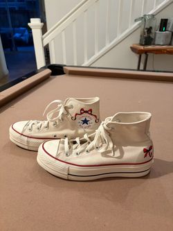 Women's platform converse, beige with little red bow details