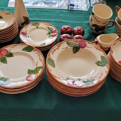 Franciscan Ware Set of 4