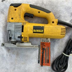 DeWalt Heavy Duty Variable Spd Orbital Jig Saw -DW321-5.8 A, Clean, Adj Speed Dial, Blades.