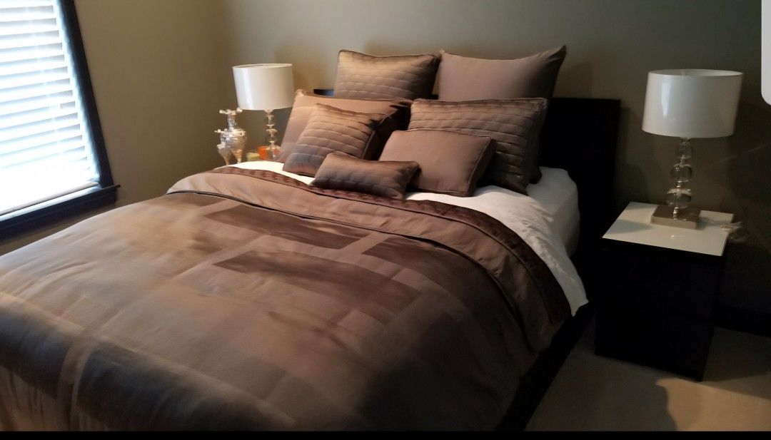 Like New Bed Frame With Nightstands 