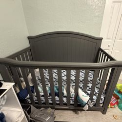 Delta Children’s Crib (Gray)