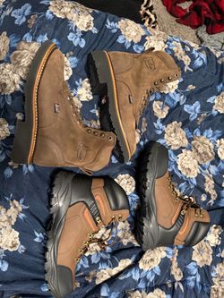 Boots 7 1/2 men