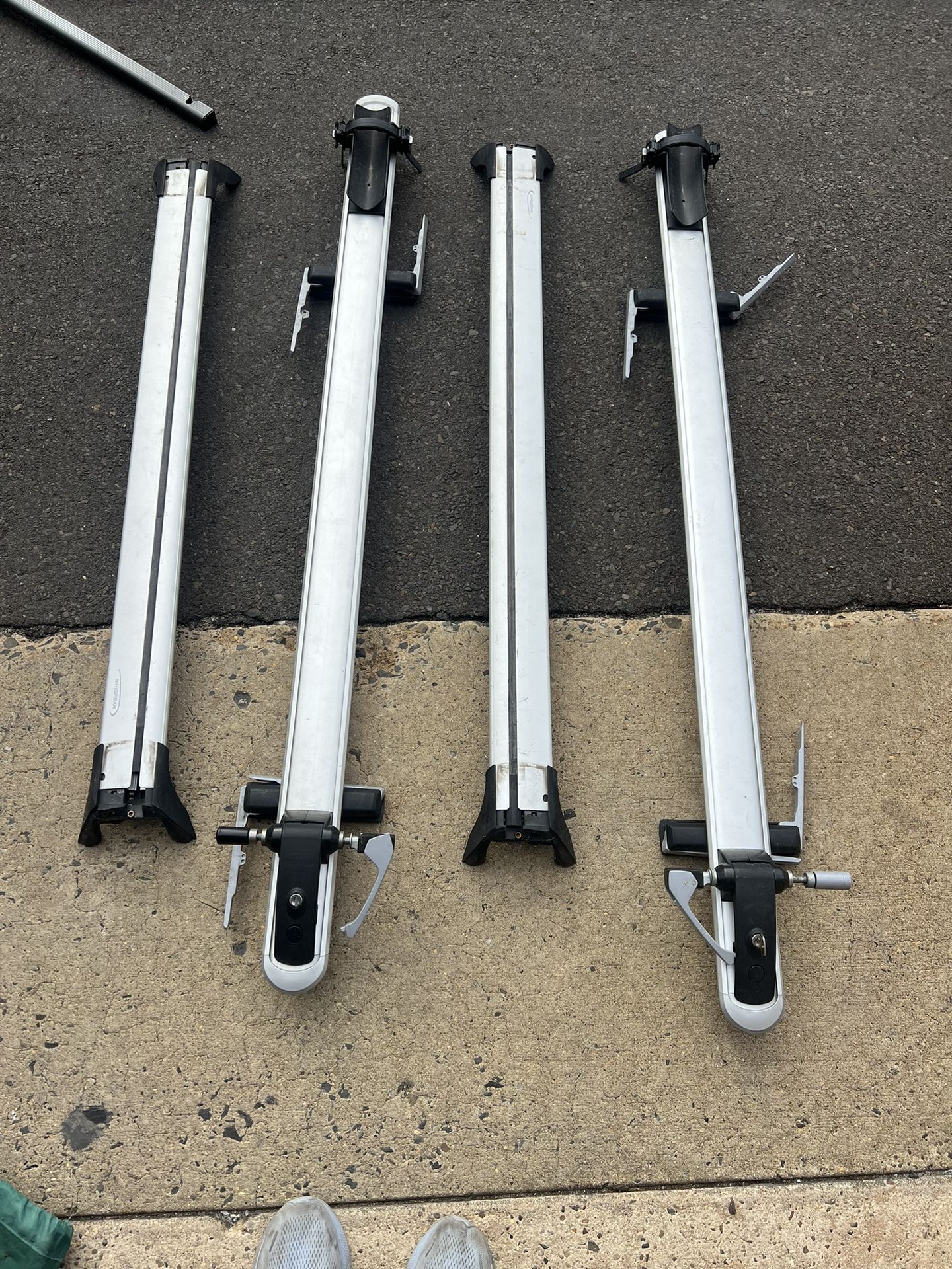 Whispbar roof rack & bike racks 4 pcs  will need smartfoot fitting kit pu Willow Grove or Jamison PA