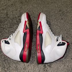 Jordan 5 Fire Reds Size 8.5