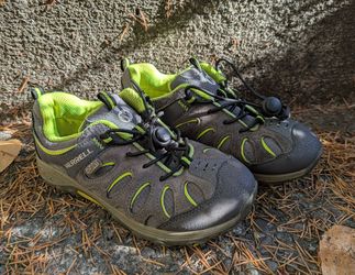 Merrell kids hiking shoes, size 1 (Big kids)