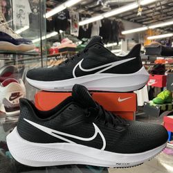 Nike Air Zoom Pegasus 39 Black White 