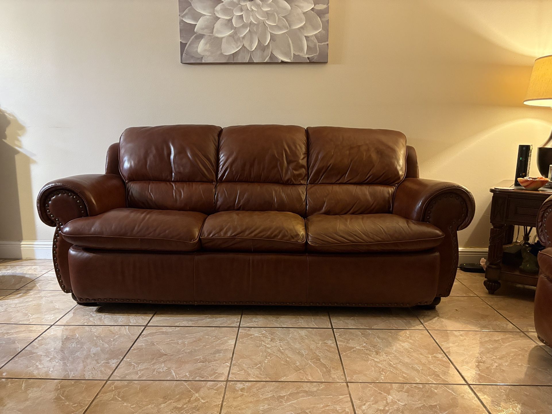 Brown Leather Sofa Bed / Sofa Cama De Cuero Cafe