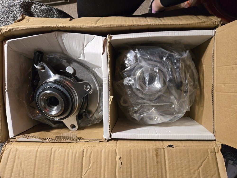 Front Wheel Bearings & Hub Assembly