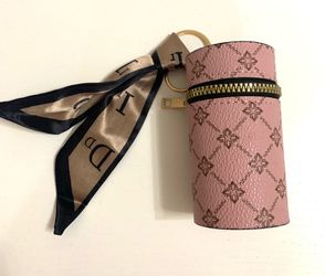 LIPSTICK / LIPGLOSS  PURSE CLIPS TO PURSE / BRAND NEW