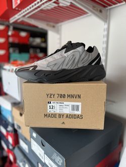 Yeezy Boost 700 Metallic Sz 12.5 