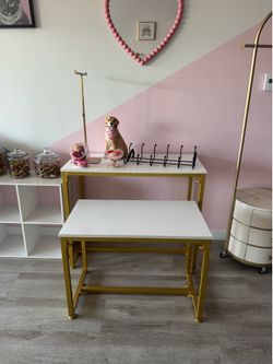 White Table gold accent