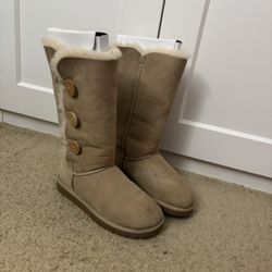 Like New Uggs Bailey Button