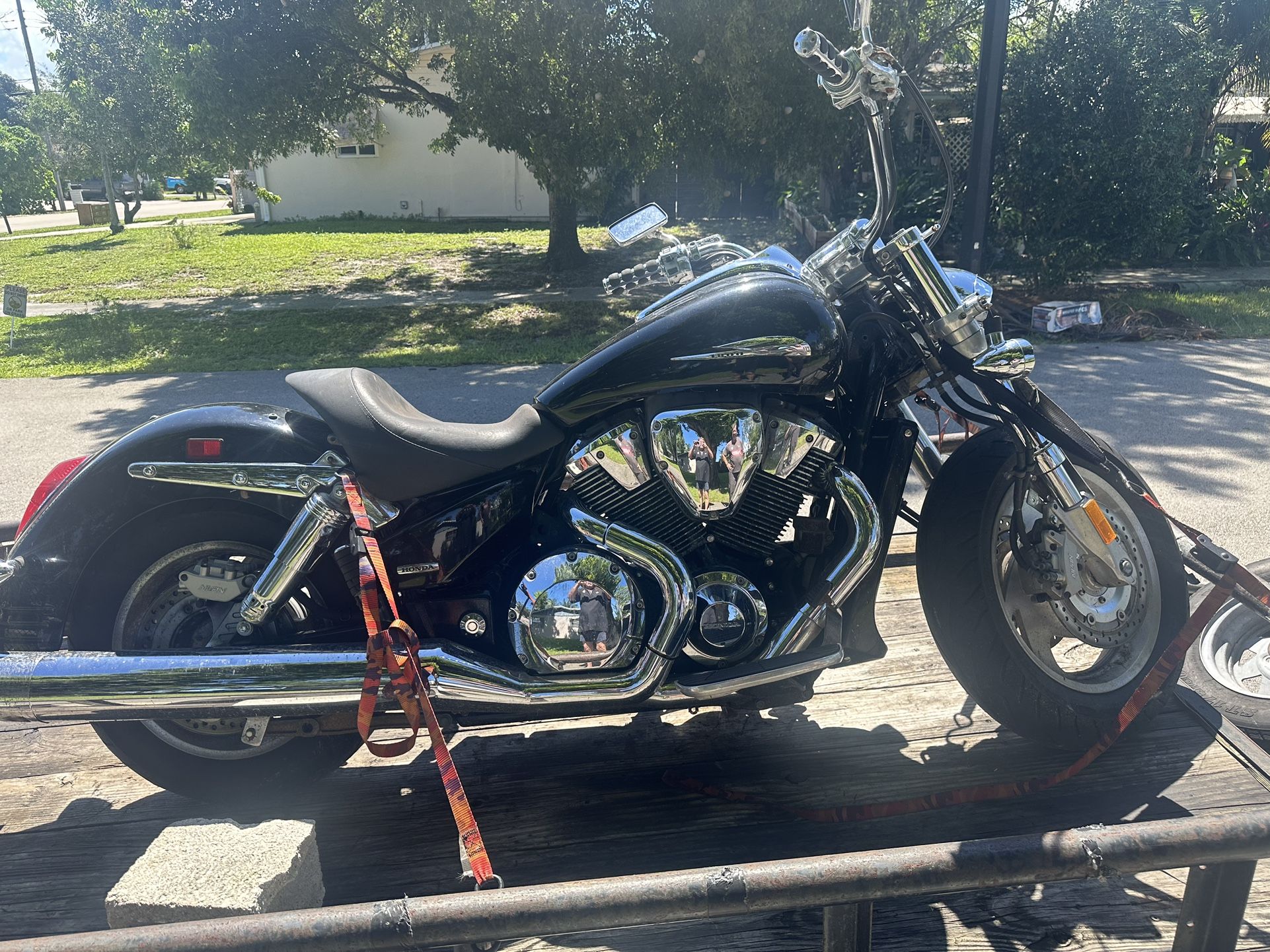 2007 Vtx 1800 gas tank and other parts only selling the gas tank in this listing