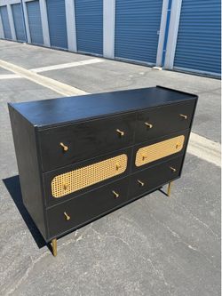 Mid century modern 6 drawers dresser like new