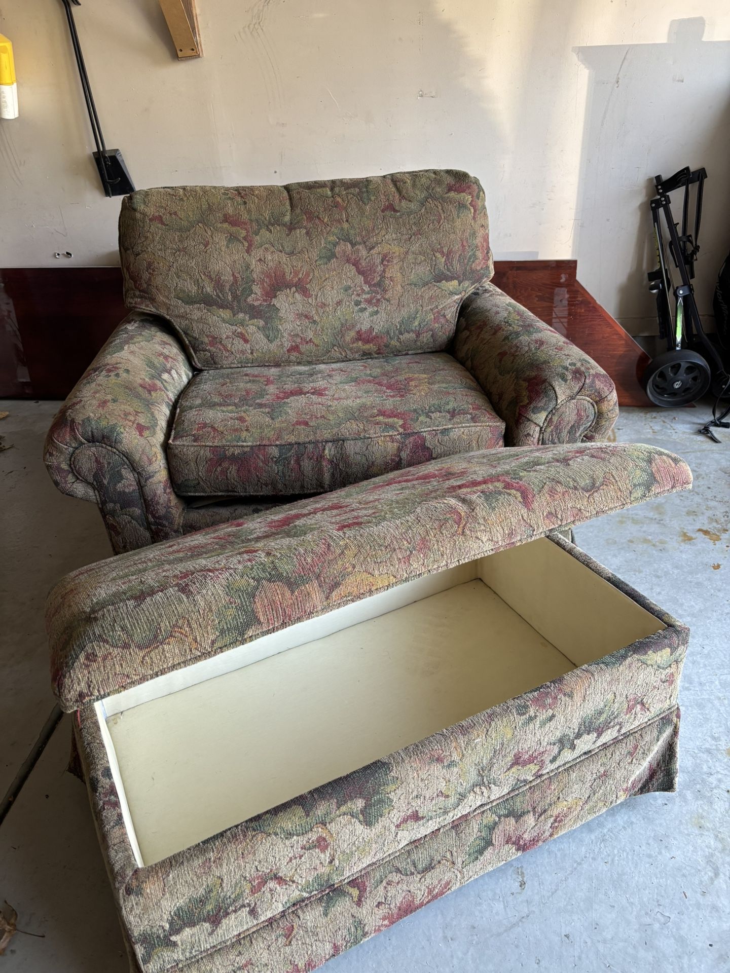 Tv Chair And Ottoman