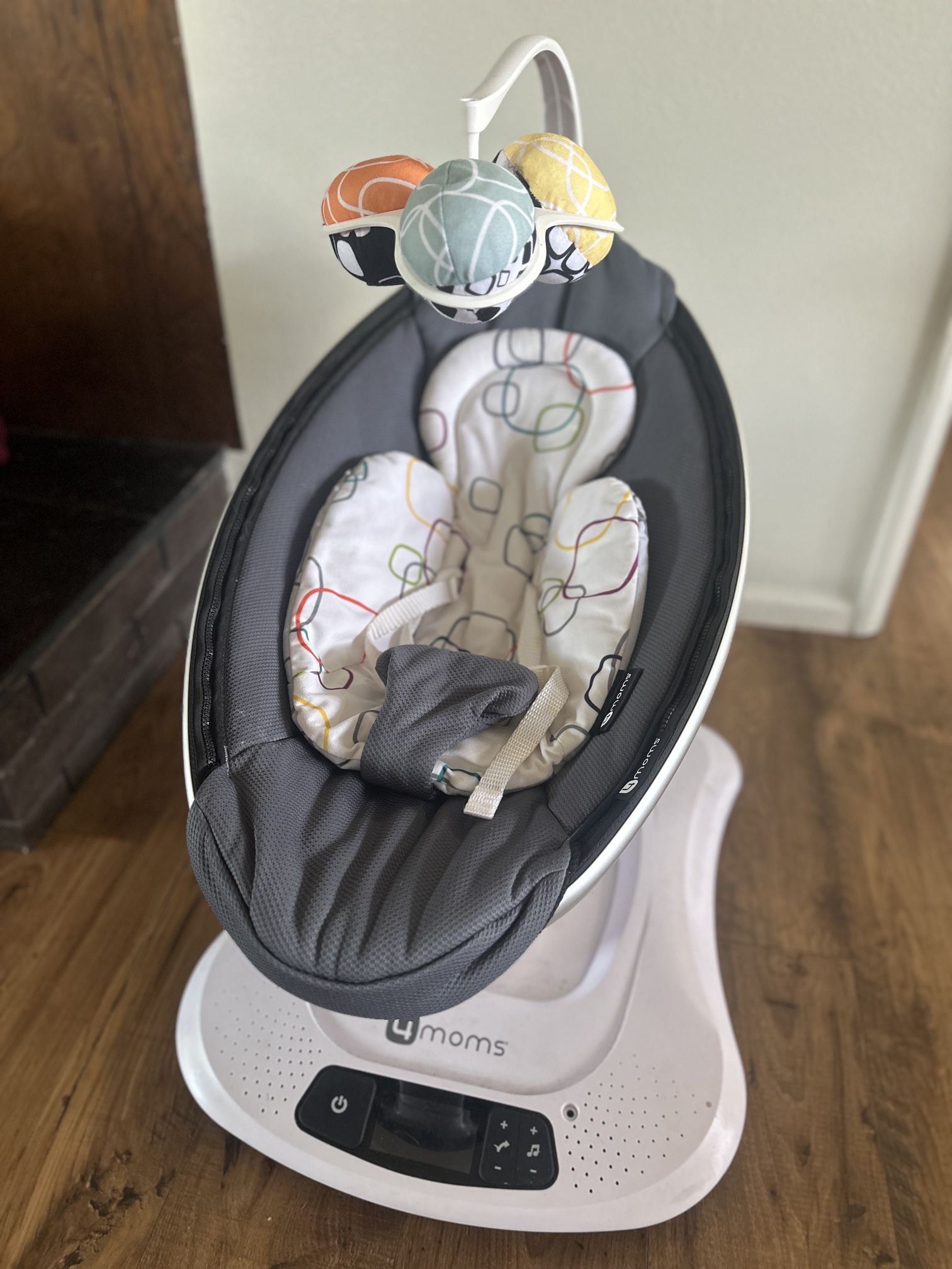 4mom Baby Swing/ Baby Rocker 