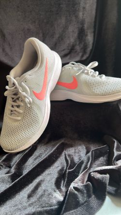 Nike Revolution