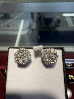 10k White Gold Diamond Earrings 