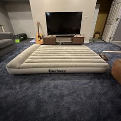 Air Mattress - Internal Pump - Queen