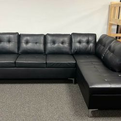 Vancouver 2-Piece Sectional with Right Chaise