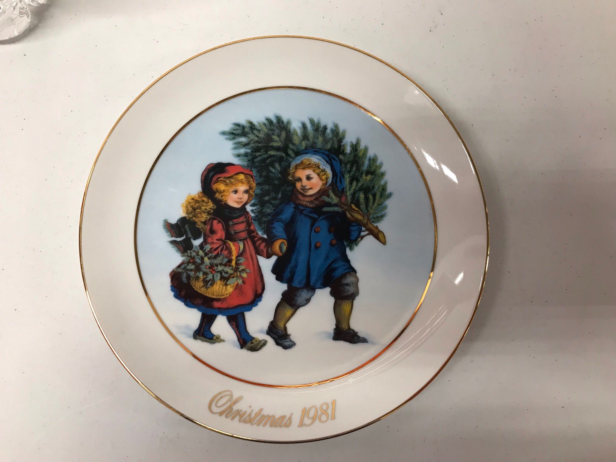 “Sharing The Christmas Spirit” (Avon) 1981 First Edition Decorative Plate
