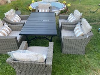 Brand new patio table set 7 pieces