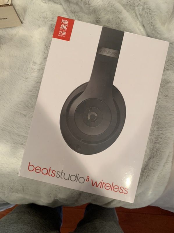 BRAND NEW WIRELESS BEATS