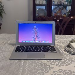 MacBook Air 11inch 2010, New Battery