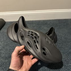 Adidas Yeezy Foam RnR “ONYX”  Size: 13