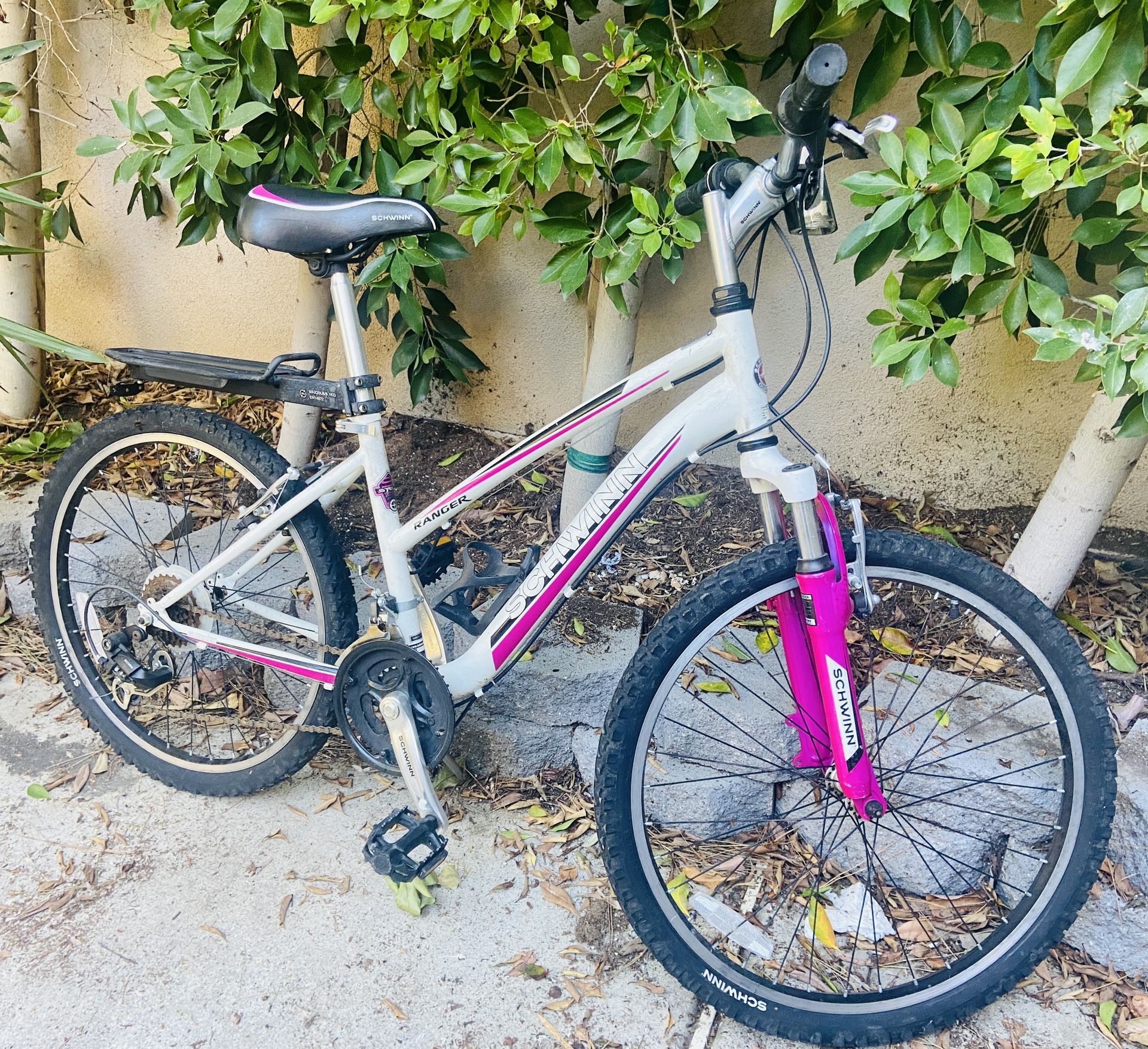 Schwinn Women's Ranger 26 Mountain Bike White