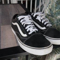 SIZE 11 OLD SKOOL VANS BLACK AND WHITE