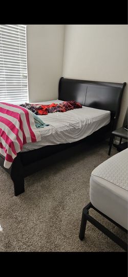 Queen bedroom with mattress