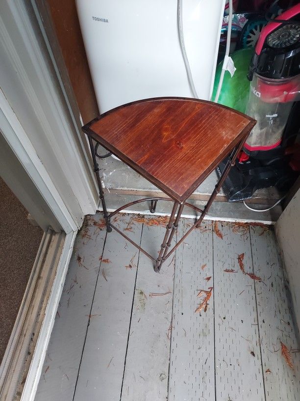 Corner Small Plant Table