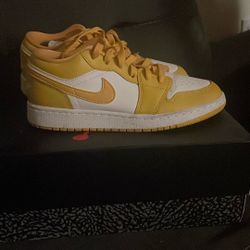 Jordan 1 Low white Pollen 