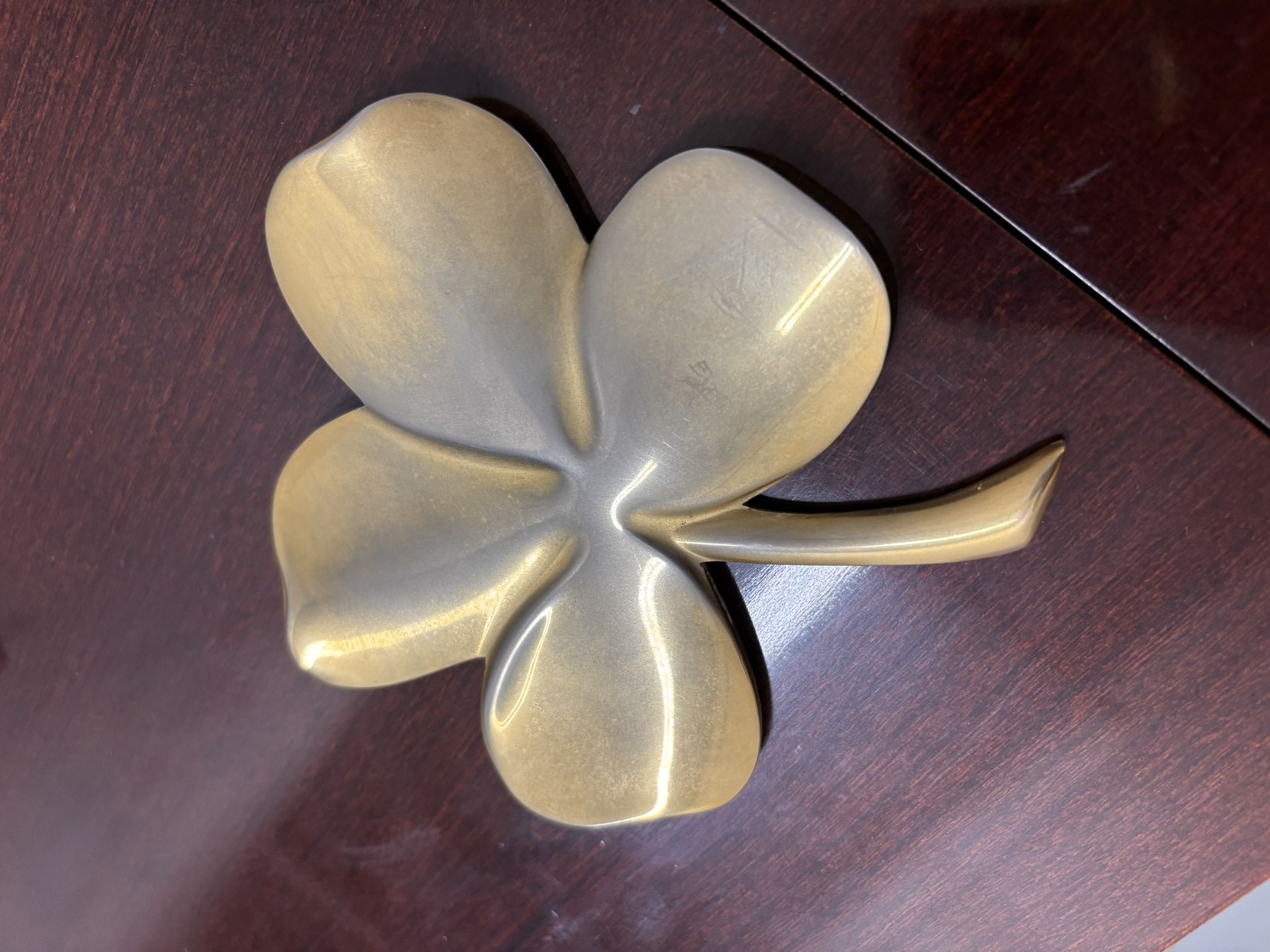 Vintage 1981 Gerity 24K gold-plated brass three-leaf clover paperweight
