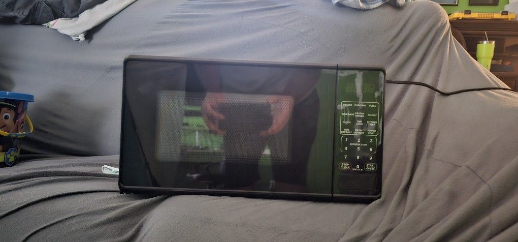 700 Watt Microwave