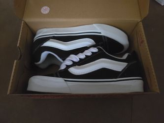 Boys 4.5 Knu Skool Vans