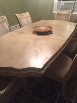 Table with extended up to ten sets with six chairs brend new price is not negotiable