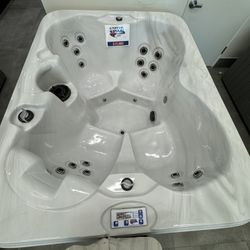 4 Person hydrotherapy Hot Tub Spa! Immediate Delivery Available! 