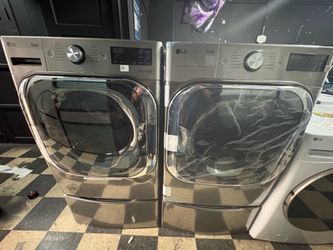 LG Jumbo Washer And Dryer Set In Stainless Steel