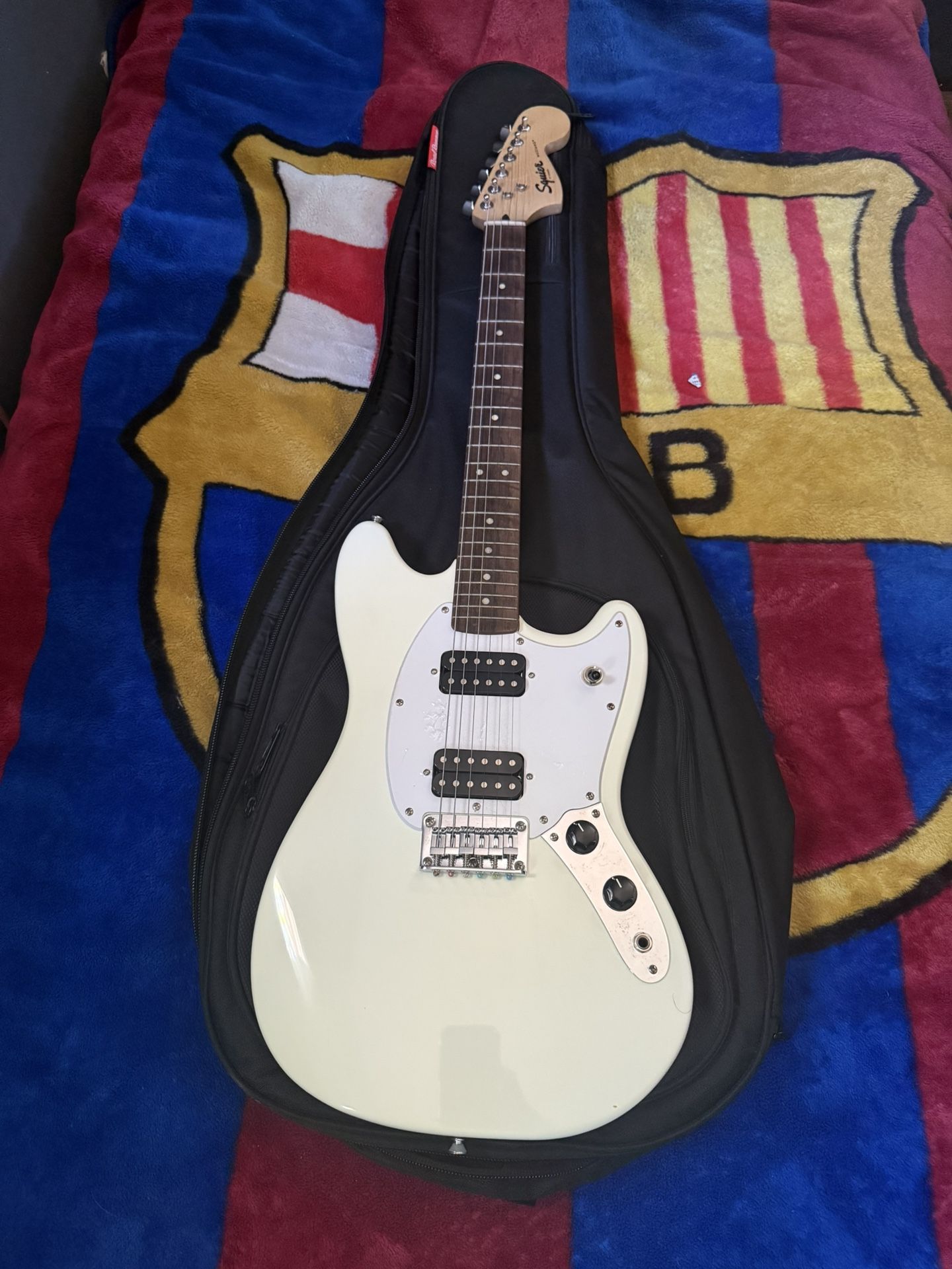 FSR Bullet Mustang HH, Olympic White/ Acoustic Amp Kit