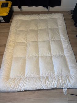 Title: Queen Size WhatsBedding Mattress Topper – Clean & Comfortable