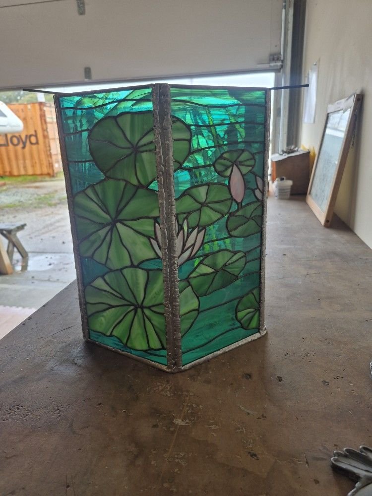 Lilies Pond stained-glass LAMP