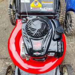 Excellent Condition! Yard Machines 550EX 140CC Gas Powered Lawnmower With Bag!